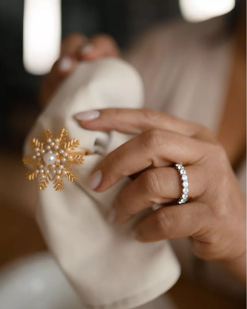 Каблучка срібна із крупним цирконієм діамантової огранки 007064