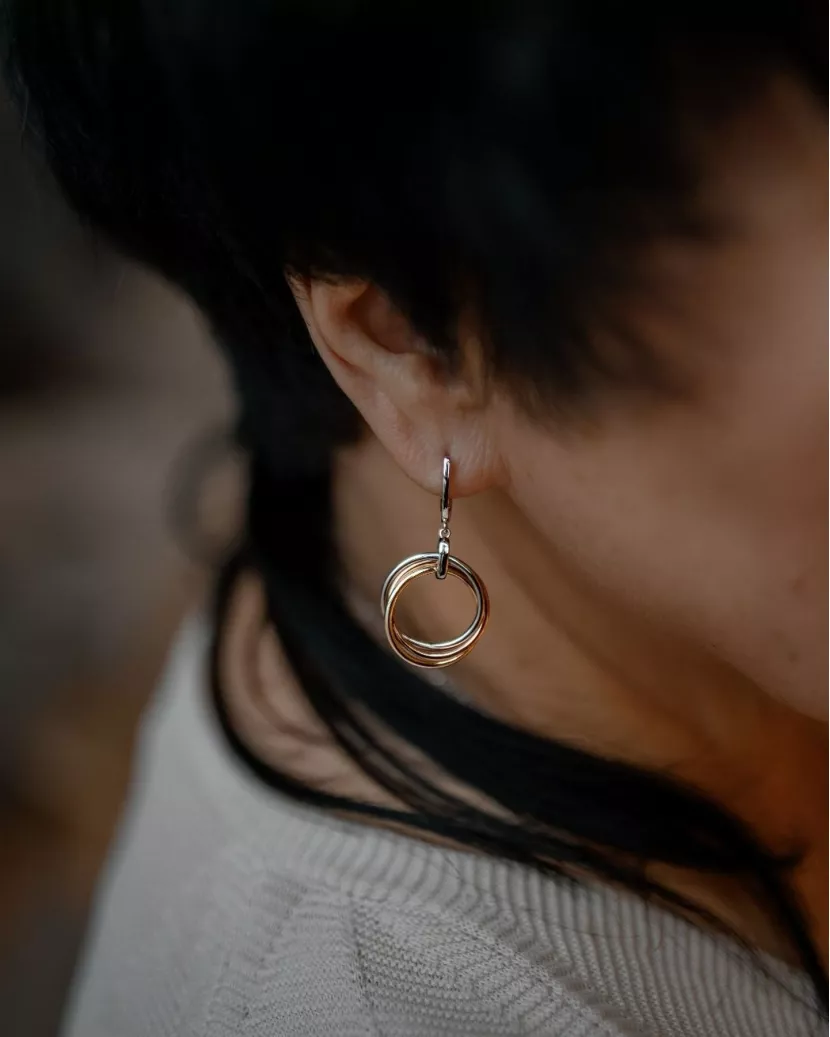 Сережки срібні висячі Три кільця в позолоті 007065