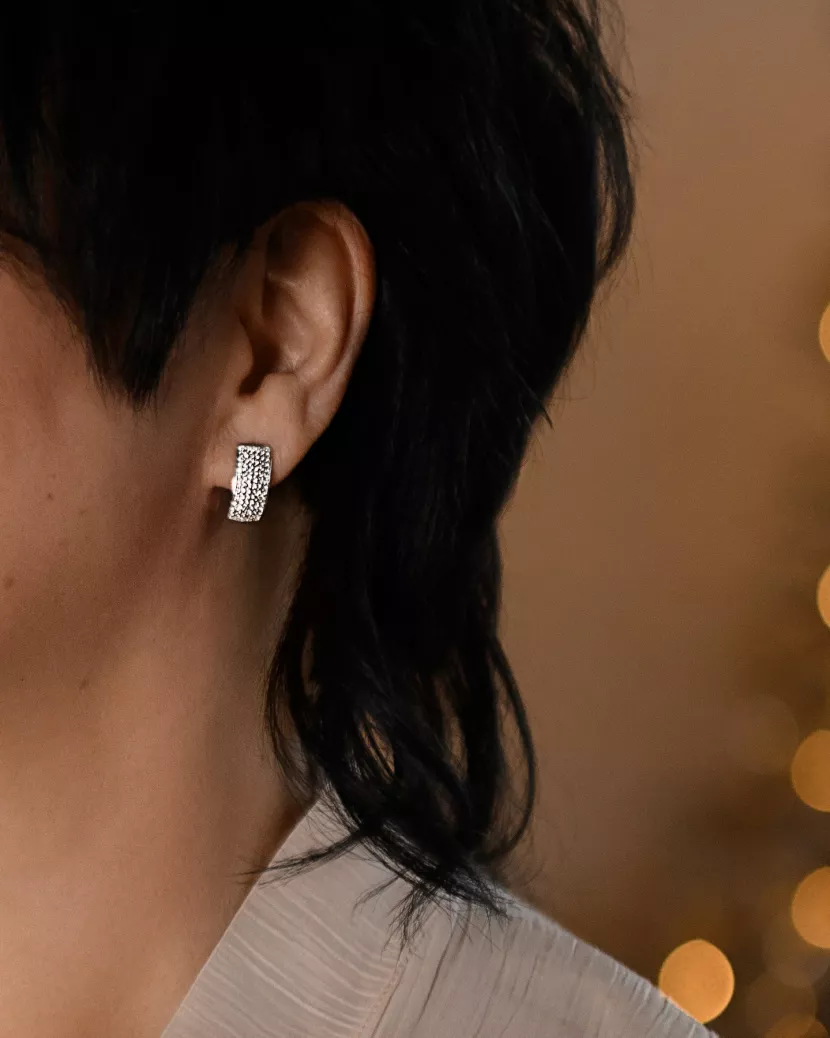 Сережки срібні з усипкою з цирконію діамантового огранювання 006637