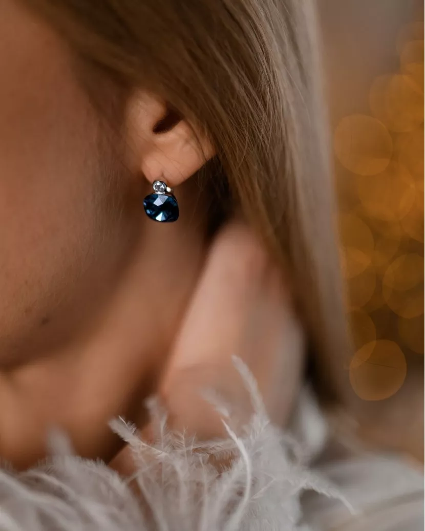 Сережки срібні з синім квадратним цирконієм 006961