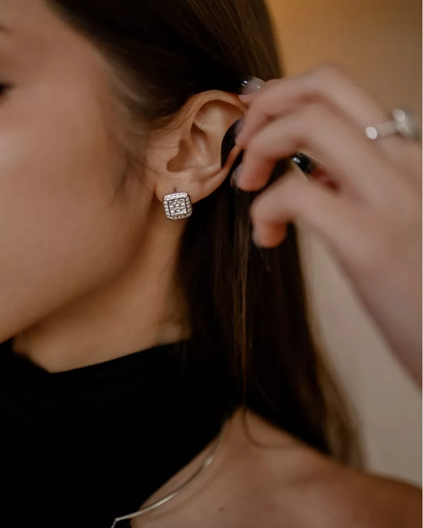 Сережки срібні Квадрати із цирконієм діамантового огранювання 007040