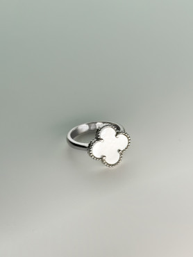 Каблучка срібна з перламутром Клевер 1,5см