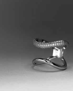 Каблучка срібна з цирконієм діамантової огранки 000711