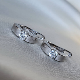 Серьги серебряные колечки с цирконием с особой мерцающей огранкой