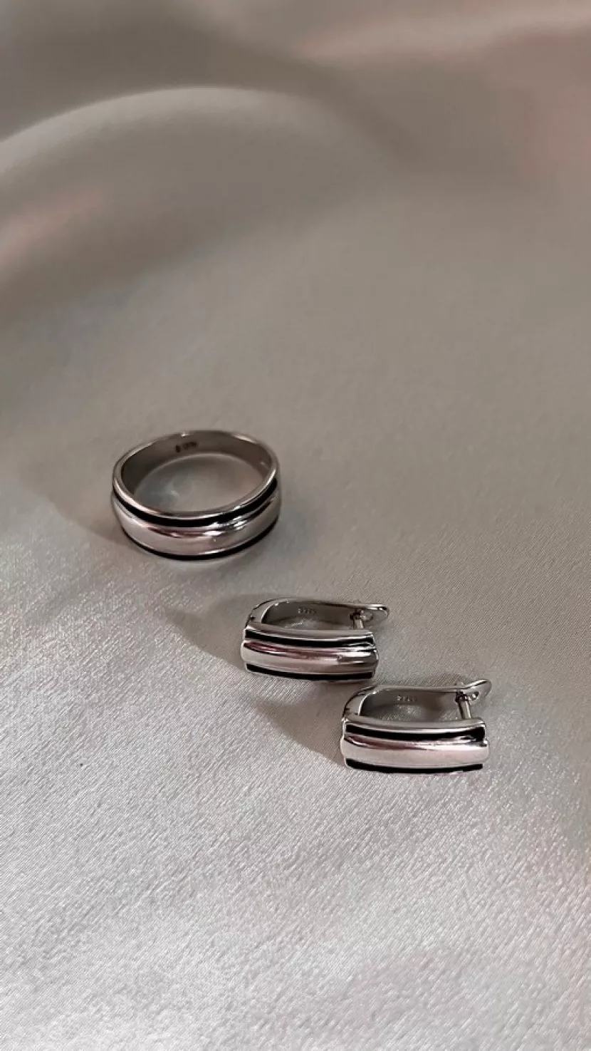 Серьги серебряные прямоугольные с черной эмалью