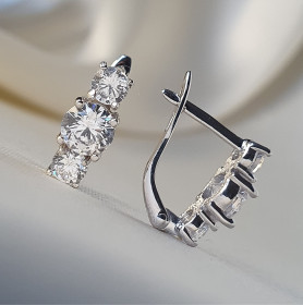 Серьги серебряные с циркониями бриллиантовой огранки