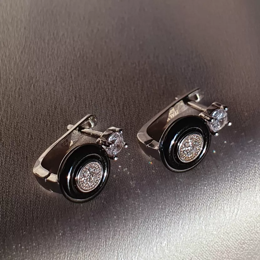 Серебряные серьги с черной керамикой и цирконием бриллиантовой огранки 003378