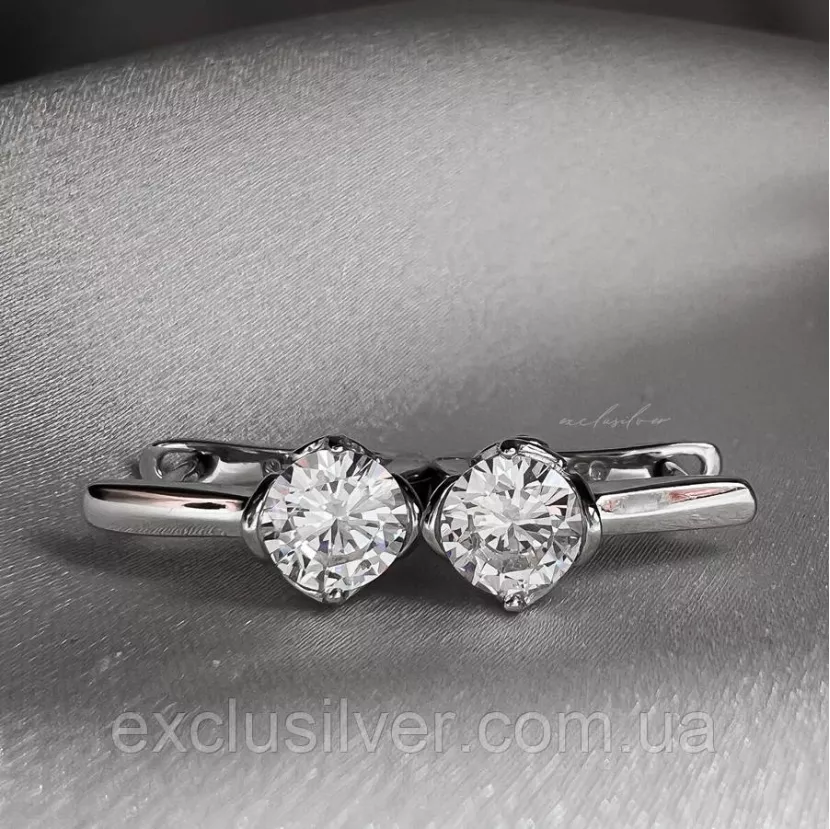 Серьги серебряные Classic с одним цирконием бриллиантовой огранки
