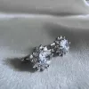 Срібні сережки Квіточка з цирконієм діамантового огранювання ExcluSilver 925 проби
