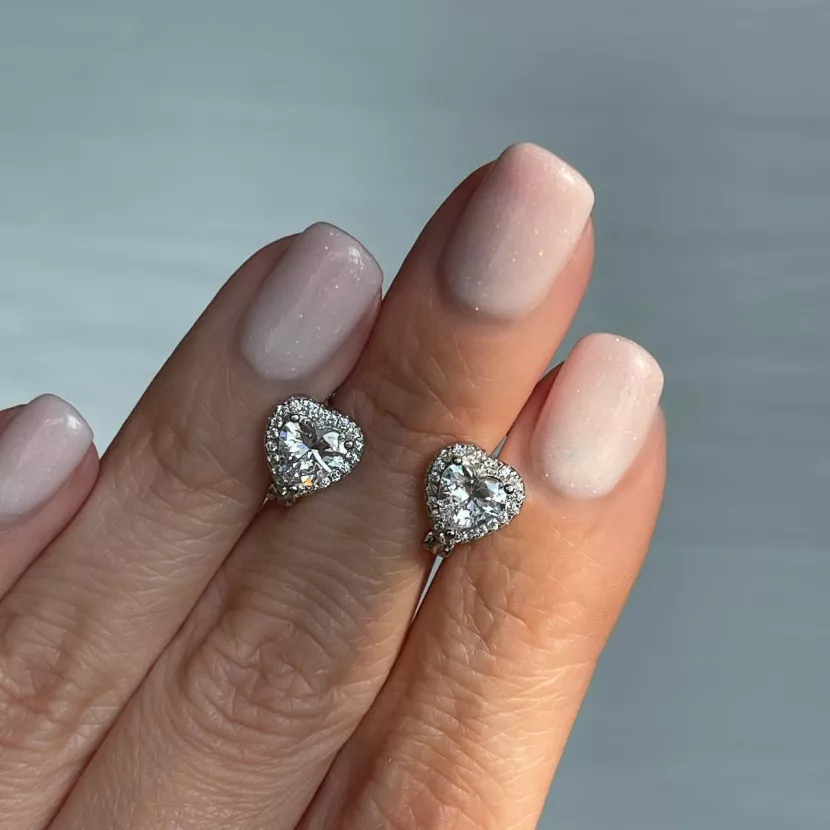 Серьги серебряные Сердца с цирконием бриллиантовой огранки