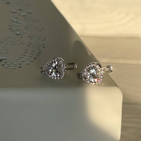 Серьги серебряные Сердца с цирконием бриллиантовой огранки