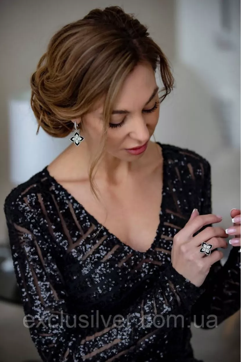 Срібні сережки з оніксом Квітка EXCLUSILVER 925 проби