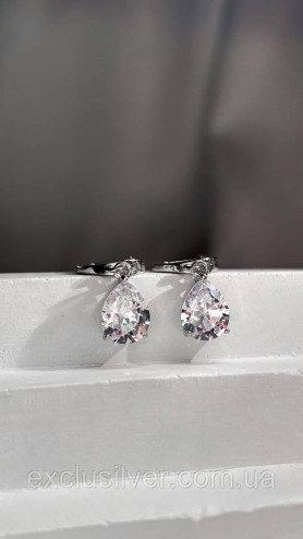 Серьги серебряные висячие Капля с цирконием бриллиантовой огранки