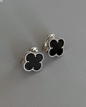 Сережки срібні з оніксом Клевер 1см 002245