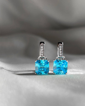 Сережки з срібні с блакитним цирконієм діамантового огранювання 003905
