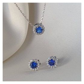 Срібне кольє з підвісом із синього цирконію діамантової огранки і розсипом по колу 006610