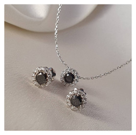 Срібне кольє з підвісом із чорного цирконію діамантової огранки і розсипом по колу 006613