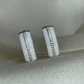 Серебряные серьги с белой керамикой и цирконием бриллиантовой огранки