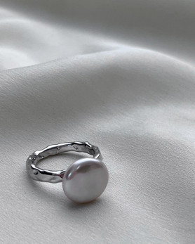 Каблучка срібна з барочною перлиною