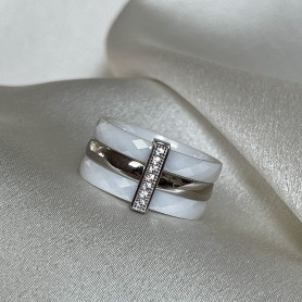 Каблучка срібна з білою керамікою і цирконієм діамантової огранки 006605