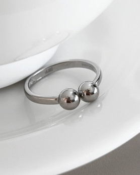 Каблучка срібна з кульками Поцілунок