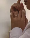 Каблучка срібна з кульками Поцілунок