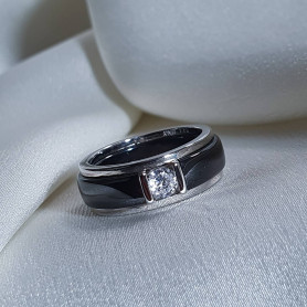 Каблучка срібна з чорною керамікою і цирконієм діамантової огранки 000663