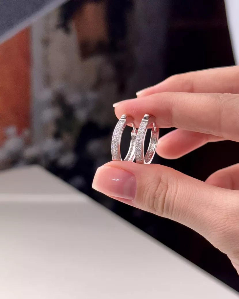 Сережки-кільця срібні з цирконієм діамантового огранювання 1,5см 006484