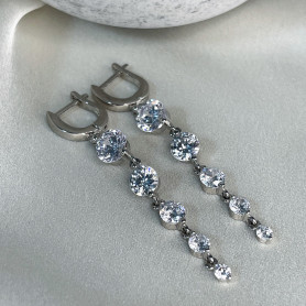 Серьги серебряные с подвесным цирконием бриллиантовой огранки 003712