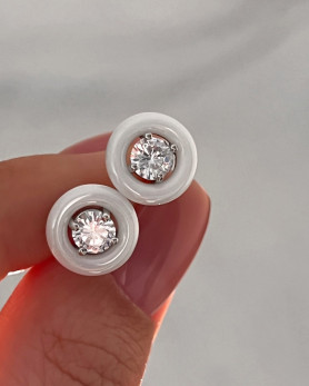 Сережки - пусети (гвоздики) срібні з білою керамікою і цирконієм діамантового огранювання 006679