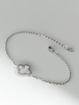 Браслет срібний з перламутром і цирконієм діамантового огранювання Клевер 1,5см 000014