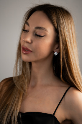 Сережки срібні з перламутром та цирконієм діамантового огранювання Клевер 1,5см 002679