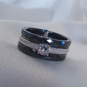 Каблучка срібна з чорною керамікою і цирконієм діамантової огранки 000667