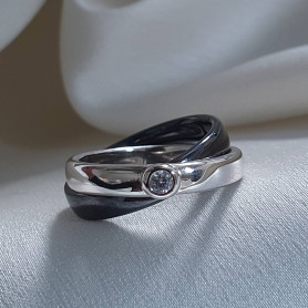 Каблучка срібна з чорною керамікою і цирконієм діамантової огранки 000694