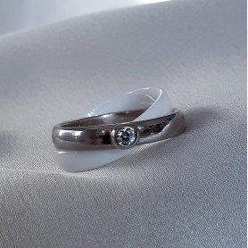 Каблучка срібна з білою керамікою і цирконієм діамантової огранки 006683