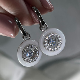 Срібні сережки з білою керамікою та танцюючим цирконієм діамантового огранювання 006782