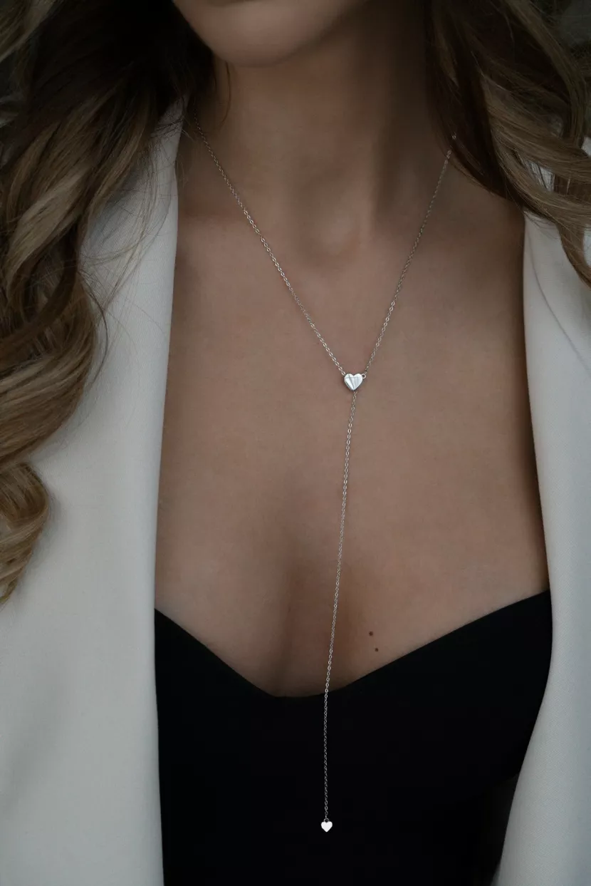 Серебряное колье-галстук с подвижным сердечком