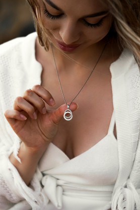 Підвіс срібний з білою керамікою і цирконієм діамантового огранювання 006717