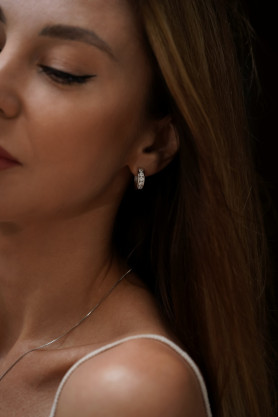 Сережки - кільця с крупним цирконіем діамантової огранки