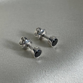 Сережки - пусети (гвоздики) 4мм із чорним завальцованим цирконієм діамантової огранки 003119