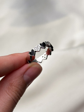 Каблучка срібна "Серця" із чорною емаллю та цирконієм діамантового огранювання