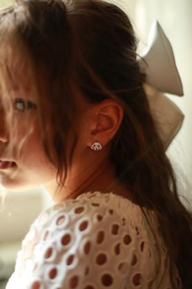 Сережки - пусети срібні Щенятко з цирконієм діамантового огранювання 006427