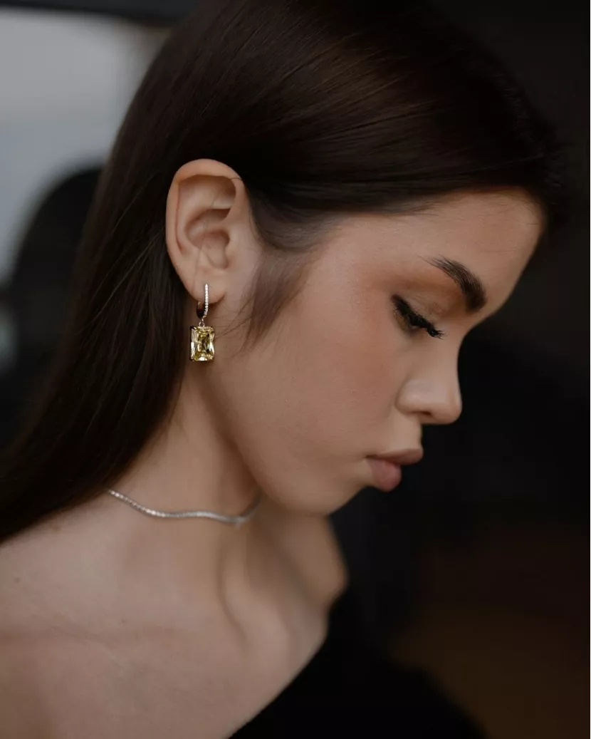 Сережки срібні висячі із жовтим цирконієм діамантового огранювання 006863