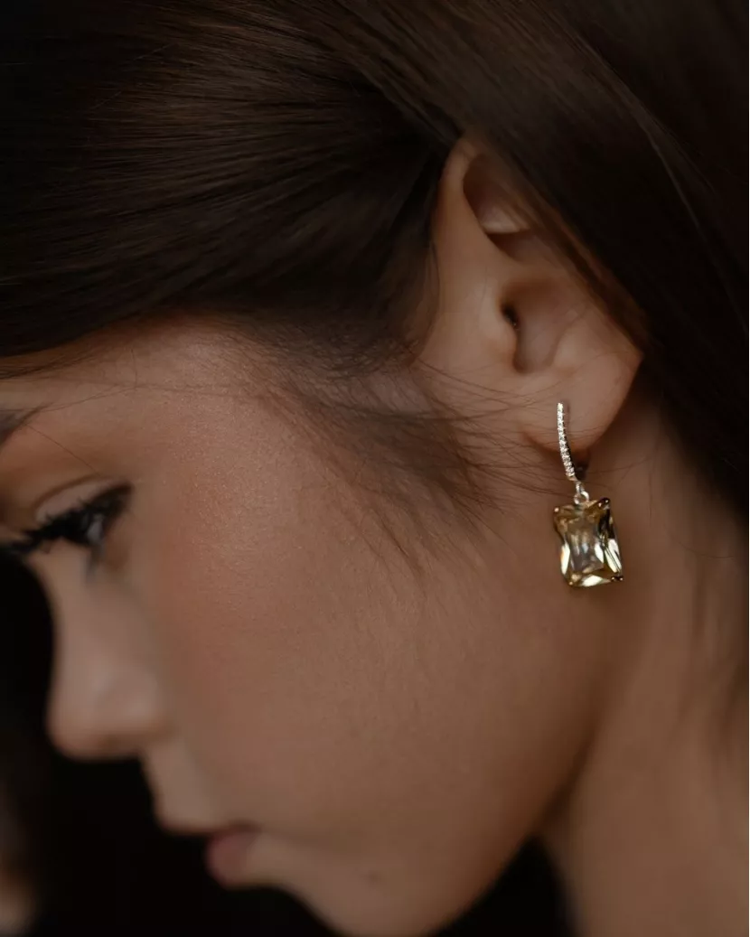 Сережки срібні висячі із жовтим цирконієм діамантового огранювання 006863