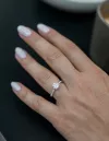 Каблучка срібна із крупним цирконієм діамантового огранювання 006967