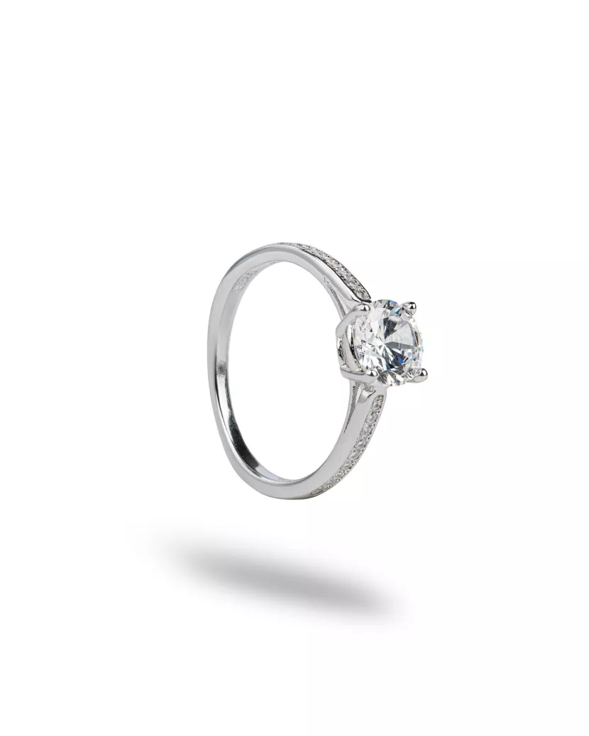 Каблучка срібна із крупним цирконієм діамантового огранювання 006967