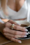 Каблучка срібна з жовтою пряжкою 006891
