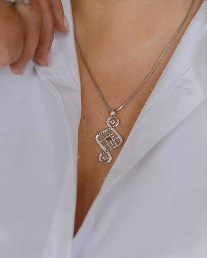 Підвіс срібний ДНК Нації з гранатовим цирконієм 007002