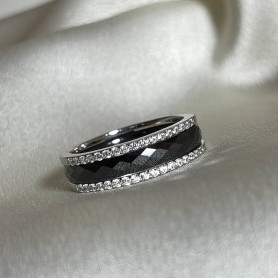 Каблучка срібна з чорною керамікою і цирконієм діамантової огранки 000701