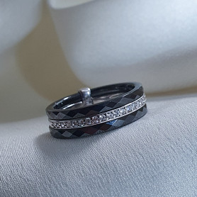 Каблучка срібна з чорною керамікою і цирконієм діамантової огранки 000702